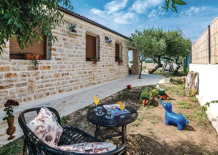 Вилла Dalmatian Stone House With Pool *